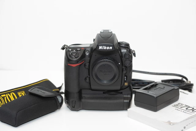 Nikon D700 12.1 MP Digital SLR Camera  6620 Shutter Actuations