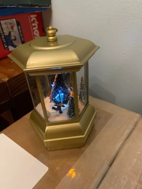 Mr. Christmas Gold Label 75th Anniversary Festive Lantern  Skaters 2008