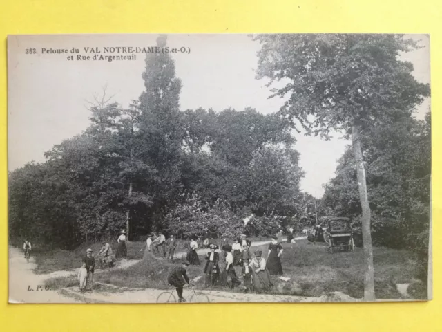 cpa SILVEREUIL Val d'Oise LAWN NOTRE LADY and Rue d'Argenteuil animated bikes