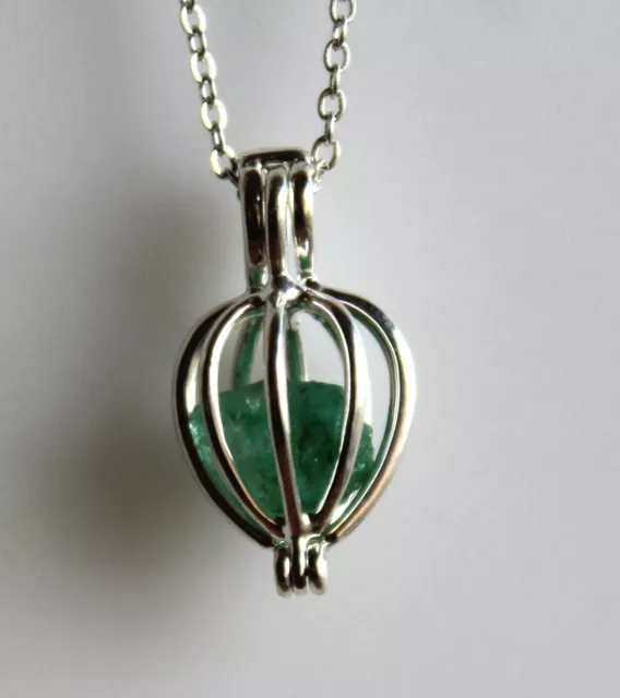 Emeraude Brute Verte de 2,360 ct - Pendentif  Cage Acier Argenté + Chaîne