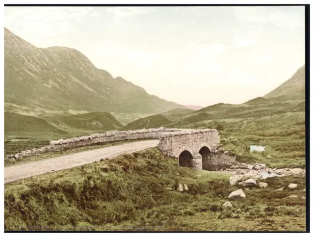 Irlande, Co. Donegal, In Barnesmore Gap, At Barnes Old Bridge Vintage photochrom