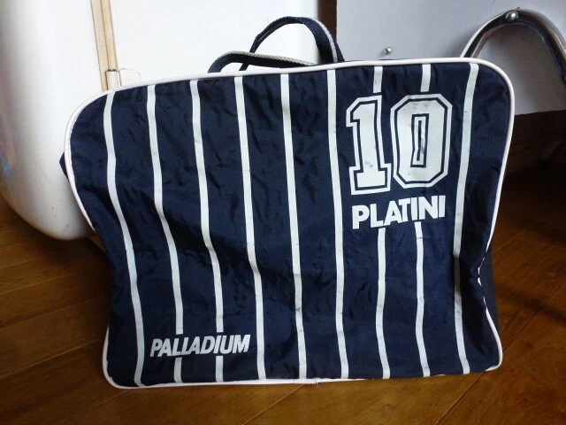 Sac à Dos Palladium Michel Platini 10 – Couleur Bleue, Fermeture Fonctionnelle