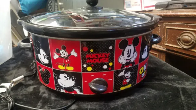 https://www.picclickimg.com/k-YAAOSws9tjuzxU/Disney-Mickey-Mouse-Crockpot-Red-Black-DCM-502.webp