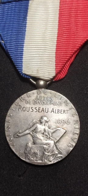 MÉDAILLES OLYMPIQUES (OR, ARGENT ET BRONZE