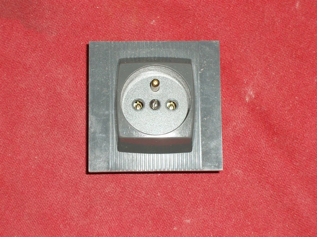 Enjoliveur Interrupteur/prise Legrand Chambord Avec Fisible (fusible) - Simple - Occasion état Opérationnel