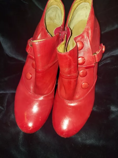 Miz Mooz SILAS Red Leather Ankle Boots Sz 8 Zippers Stacked Heel Buttons