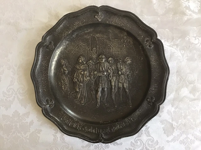 ASSIETTE DÉCORATIVE ÉTAIN et porcelaine - motifs Marchande de noix - REVOL EUR 18,00 - FR