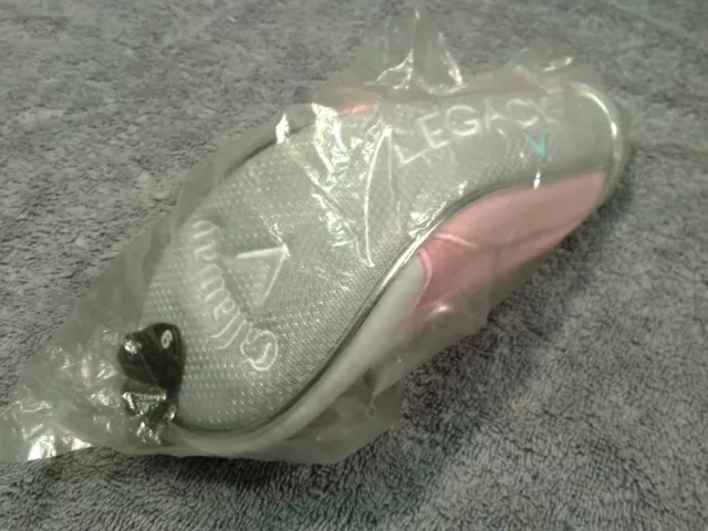 Callaway Ladies Pink/Silver Legacy Hybrid Cover With Long Sock and tag