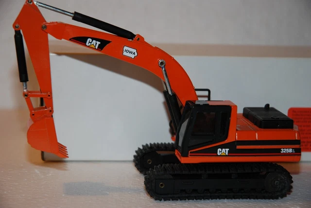 1/50 NZG Excavateur robot d'indexation Cat 215 KWS