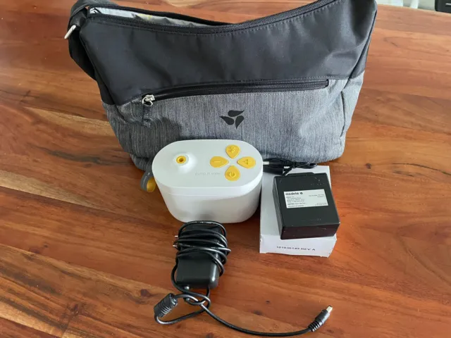 Medela Pump In Style MaxFlow Double Electric Breast Pump And Travel Bag