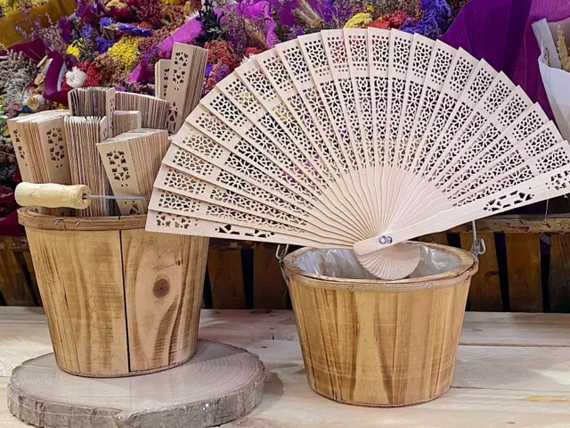 Abanicos de sandalo para Bodas con macetero de madera regalos de boda Comuniones