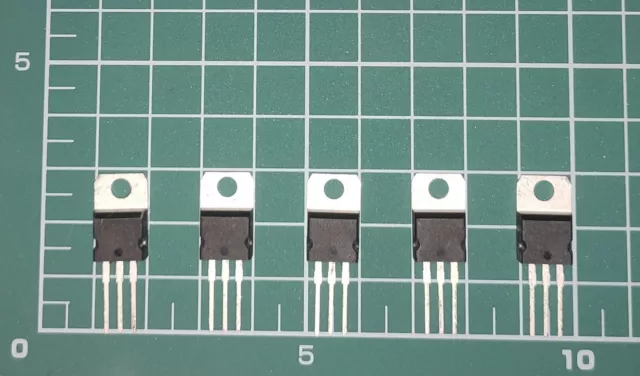 L7805CV - Spannungsregler Positiv / +5V / 1,5A / 5 Stück Neu