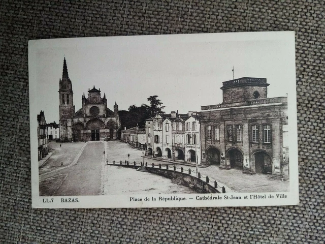 Cpa Bazas Place De La République