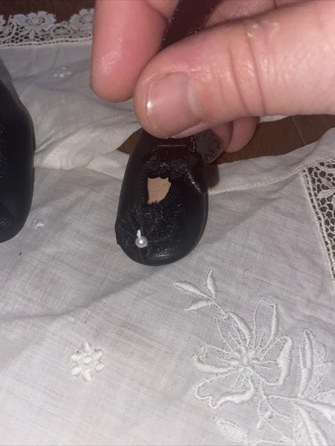 Chaussure  ancienne en cuir pour poupée 2