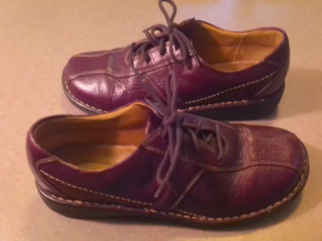 Softspots Women's Lace-Up Burgundy Leather Oxford Casual Shoes Size 7M