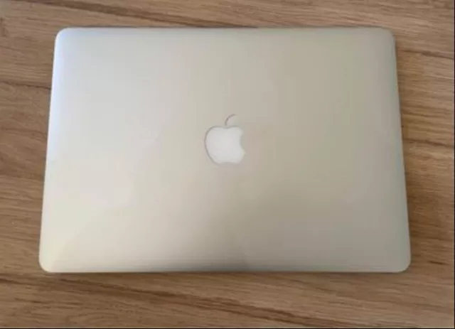 Apple MacBook Air 13,3” (128Go SSD, Intel Core i5 5ème Génération, 1,8 GHz, 8Go)