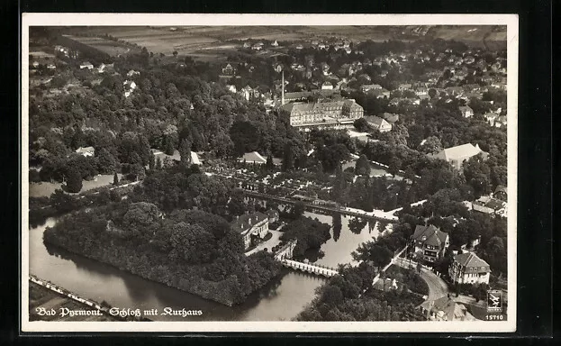 Ansichtskarte Bad Pyrmont, Schloss mit Kuhaus, Luftbild