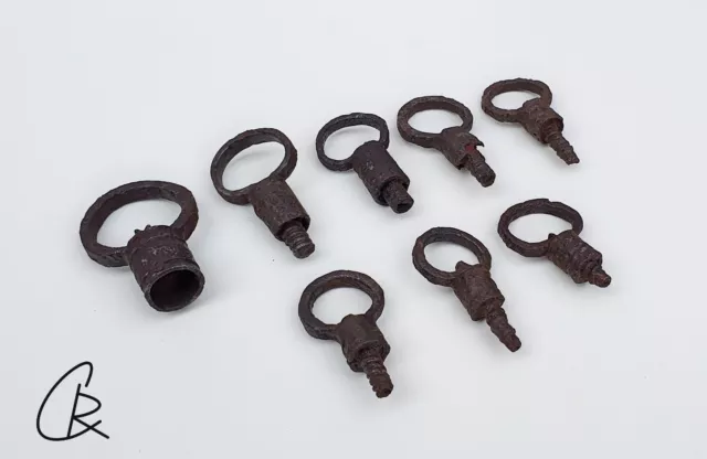 Sammlung von 8 antiken Schlüsseln, seltener Eisenschlüssel, 18.-19. Jahrhundert.