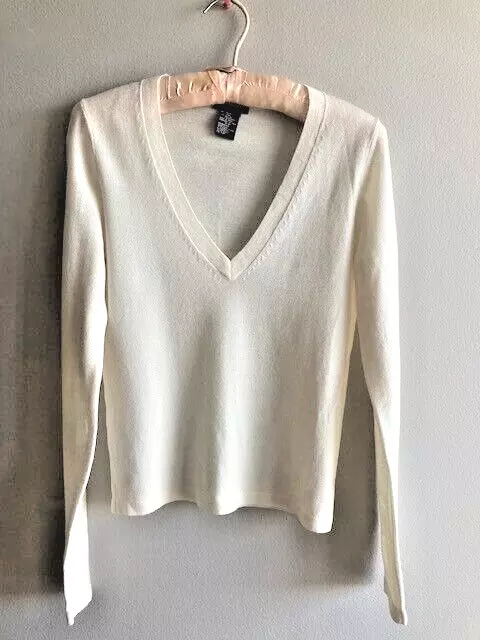 Theory women's wool deep v-neck beige fine knit sweater  us size S/P