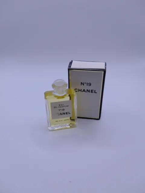 Chanel No 19 Eau De Parfum 4ml Miniature Vintage Women’s Fragrance Boxed