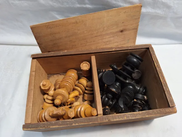 altes Schachspiel um 1920  Schachfiguren  gedrechselt geschnitzt Holz mit Box
