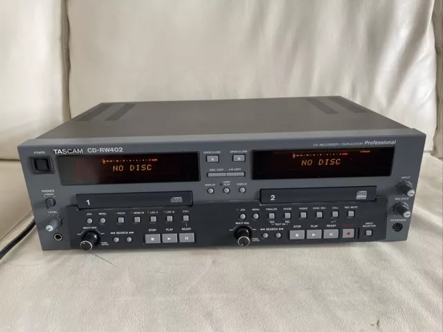 TASCAM CD-RW402 Professional Double CD-Recorder + CD-Player - vom Händler