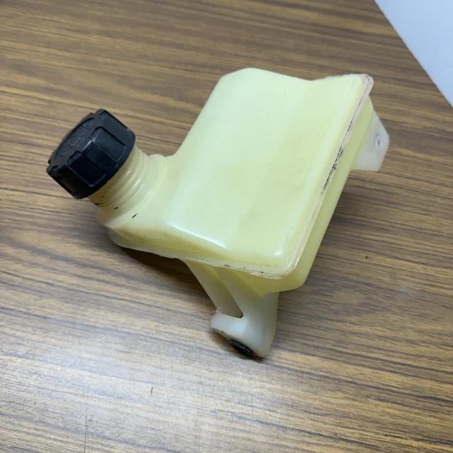 GENUINE OEM TORO PART #105-8952 GAS TANK FOR SNOWTHROWERS REPL