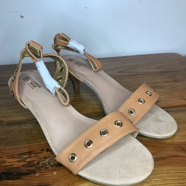Cushion Walk By Avon Womens Marilyn Sandal Brown Kitten Heel Grommet Buckle 7
