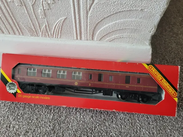 Hornby railways oo guage scale models R.433 L.M.S coach 57'composite