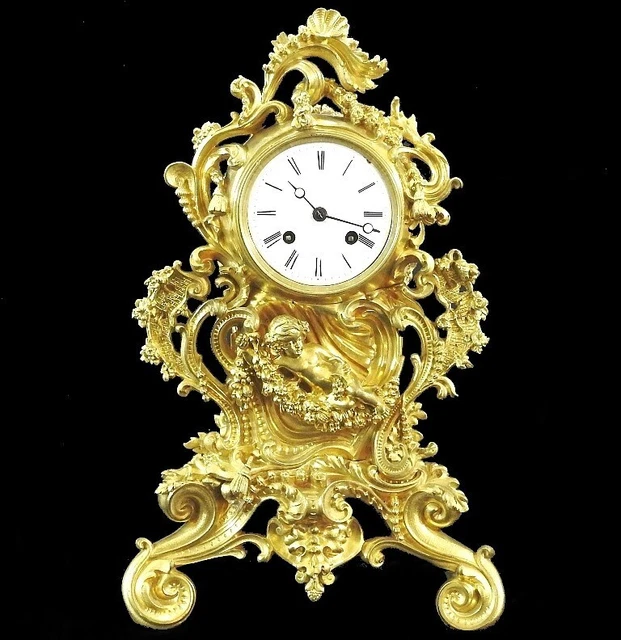 Superbe Pendule Murale Louis XV Dorée – Style Rococo Français Avec Détails En Brèche