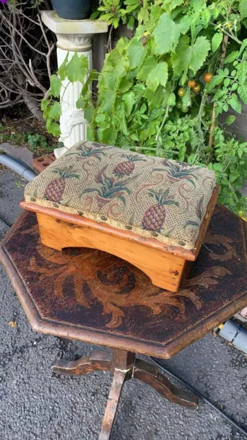 Beautiful Vintage Small Decorative Wooden Footstool (C1)