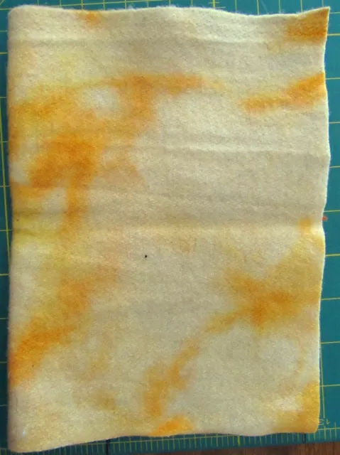 Crema y amarillos teñidos a mano primitivos de 9""x27"" 70% lana, aplique de gancho de alfombra