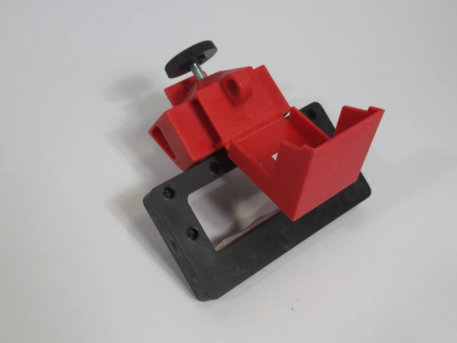 Brady 65329 Oversized Clamp-On Breaker Lockout Y67556 NOP