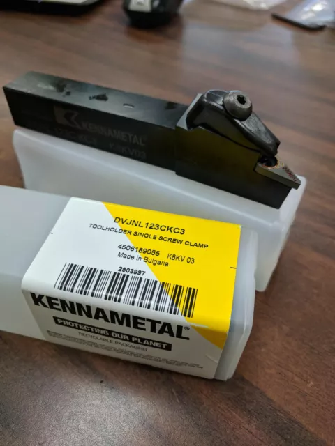 Porte-outils de tournage indexable Kennametal DVJN, coupe à gauche