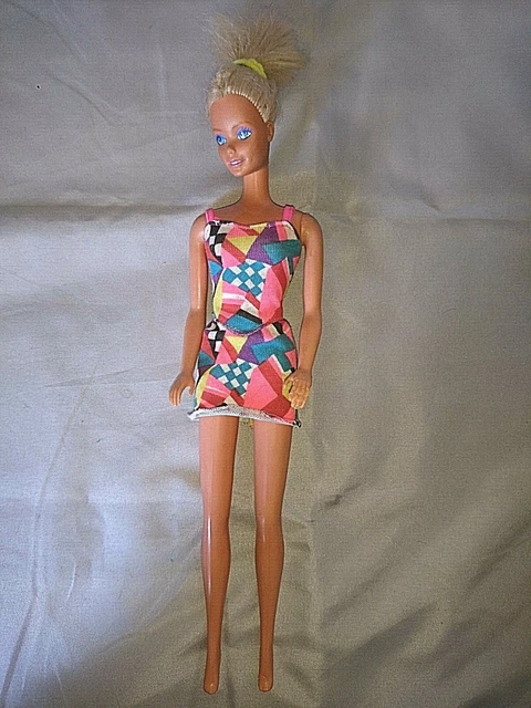 ANCIENNE POUPÉE MANNEQUIN BARBIE MIDG  MATTEL INC 1966 MALAYSIA habit d origine