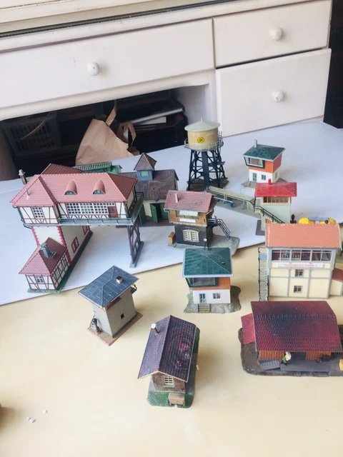 Lot De 13 Maisons , Hangars,poste Aiguillages ...Faller Kibri pour Modélisme HO