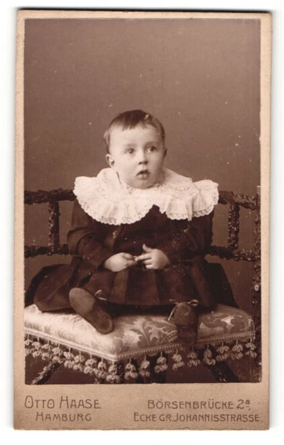 Fotografie Otto Haase, Hamburg, Portrait Kleinkind in Kleidchen