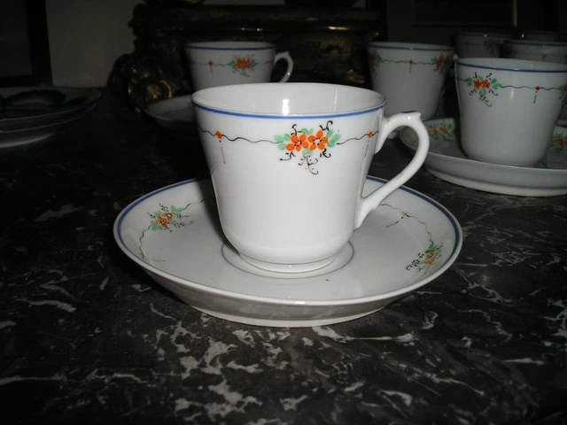 SERVICE à CAFE en  PORCELAINE de LIMOGES -  10 TASSES à CAFE et 9 SOUS TASSES