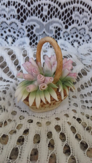 ottimo cestino  ovale con roselline in porcellana di capodimonte 5 x 3,5X h 6 cm