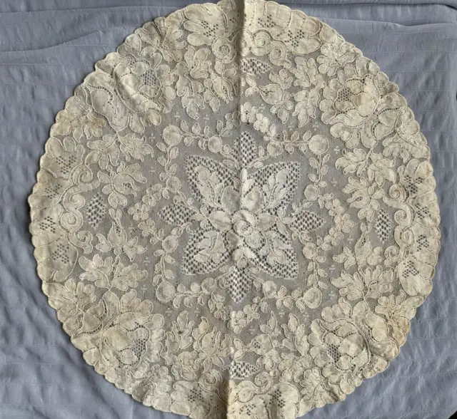 Gorgeous French Vintage Lace Doily - Floral design - 17"