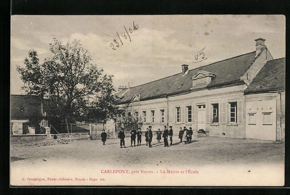 CPA Carlepont, La Mairie et l´Ecole