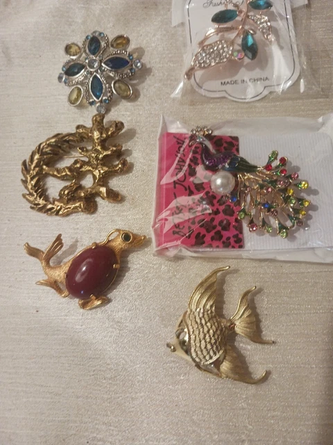 6X MIXED LOT🌼3 MINT Vintage Fish SEAL TREE & 3 NEW Monet Peacock Brooch Pins 6X MIXED LOT🌼3 MINT Vintage Fish SEAL TREE & 3 NEW Monet Peacock Brooch Pins