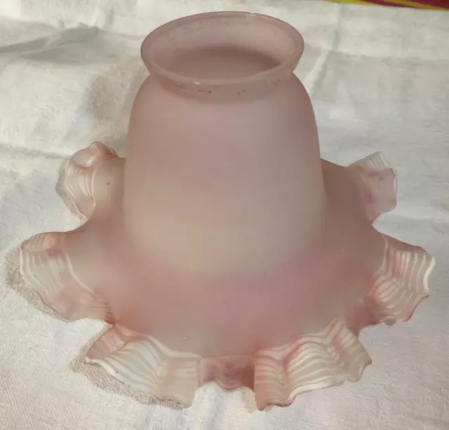 Ancienne tulipe en pate de verre rose pour lampe à pétrole lustre applique