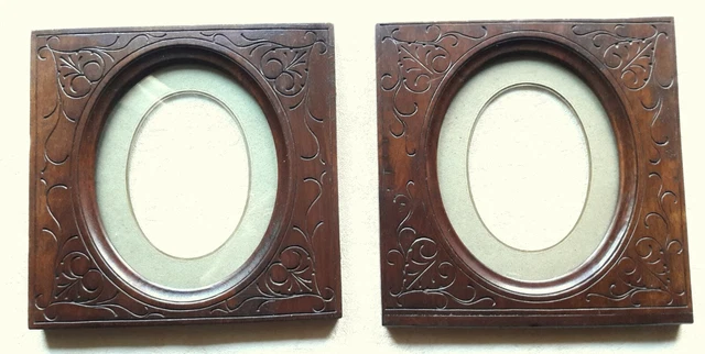 Paire de Cadres en Bois Dorés à la Feuille d'Or , Médaillons porcelaine