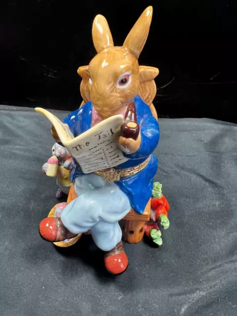 D281) Porcelain Daddy Easter Bunny Read Pipe Baby Hinged Trinket Box 6.5" Figuri