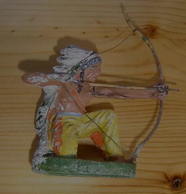 Uralte Figur Indianer  Bogen Elastolin