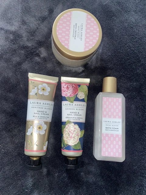 Crema de Manos y Uñas de Lujo Laura Ashley, Espuma de Baño y Cristales Heritage Nueva
