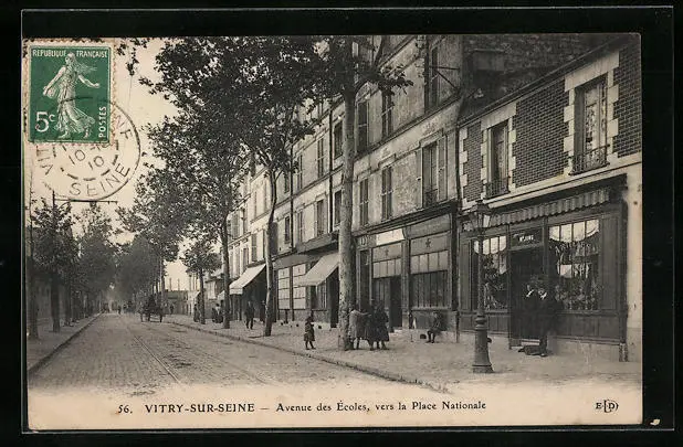 CPA Vitry-sur-Seine, Avenue des Écoles, vers la Place Nationale 1910