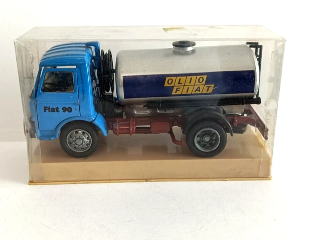 CAMION FIAT IVECO UNIC DAILY Orange OLD CAR 1:43 de reference