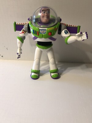 buzz lightyear bonnie on foot